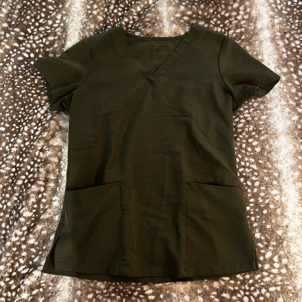 Mandala Olive Green Women's V-Neck Two-Pocket Scrub Top